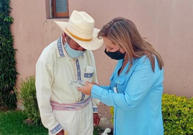 Lorena Cuéllar, de Juntos Haremos Historias, se reunió con el cronista Agustin Ranchero Márquez el sábado.