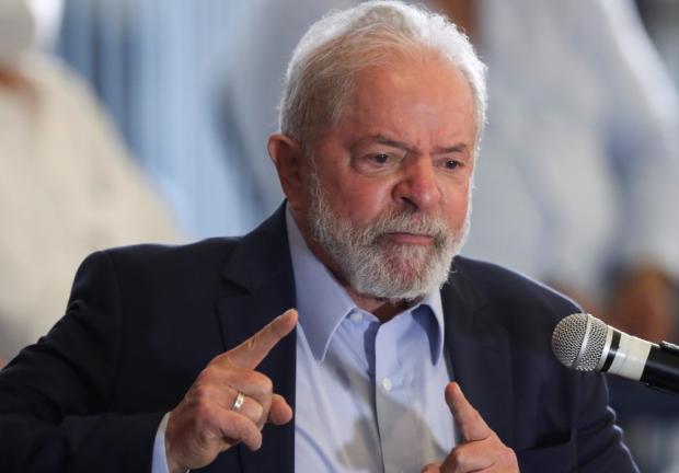 Luiz Inácio Lula da Silva y Flévio Dino son pertenecientes al Partido de los Trabajadores.