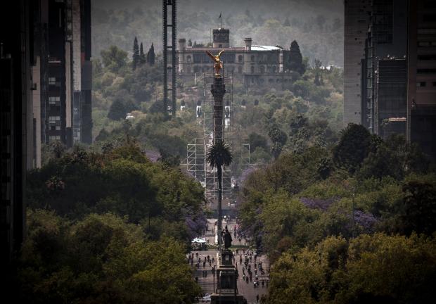 Se asoma la primavera en la CDMX. El Ángel de la Independencia y el Castillo de Chapultepec convergen en la primera postal de la estación.