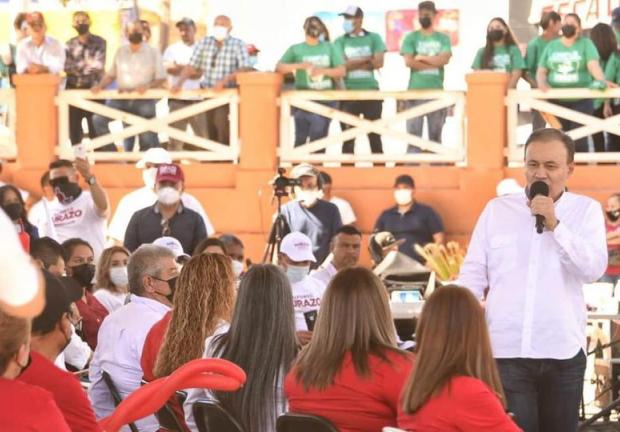 Alfonso Durazo prometió más espacios deportivos y culturales a jóvenes en Sonoyta.