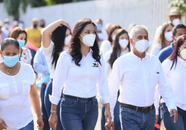 Mely Romero acompañó a candidatos locales en Minatitlán, ayer.