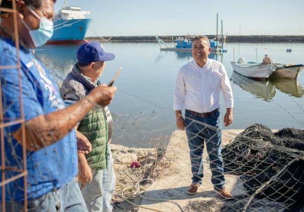 Francisco Pelayo se reunió en La Paz con pescadores de Comondú y Loreto.