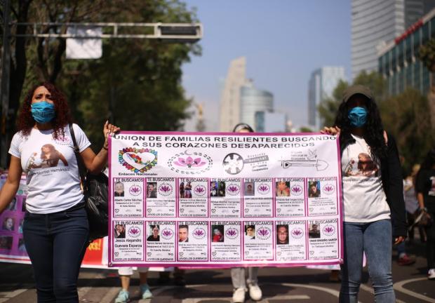 Madres de desaparecidos exigen hablar con AMLO.