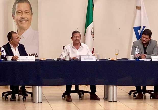 En la imagen, el candidato a la gubernatura de San Luis Potosí, Octavio Pedroza Gaitán