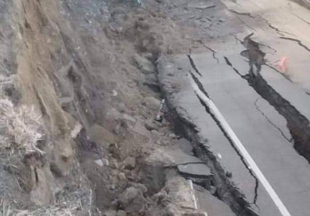Un tramo de la carretera Siglo XXI en Michoacán colapsó la madrugada de este sábado