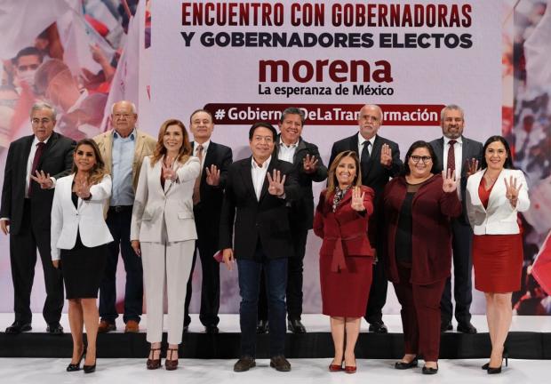 Los gobernadores electos de Morena durante el “Encuentro con Gobernadoras y Gobernadores Electos de Morena”.