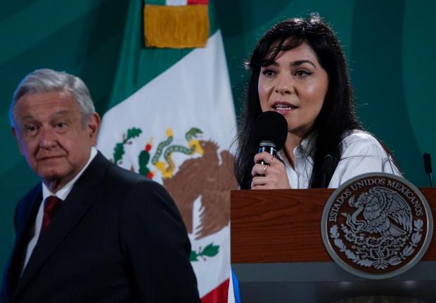 Andrés Manuel López Obrador (AMLO) y Ana Elizabeth García Vilchis durante la conferencia matutina donde se presentó la sección "Quién es quién en las mentiras de la semana".