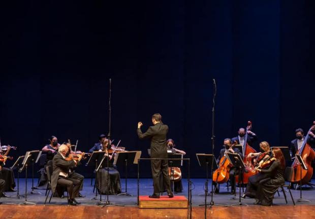 Músicos de la Orquesta del Teatro de Bellas Artes, la tarde de este domingo.
