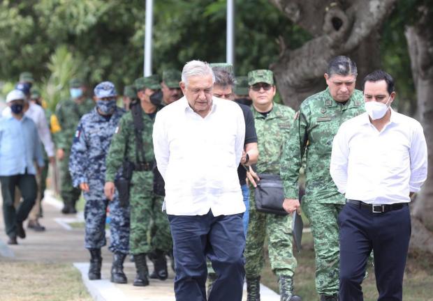 Gobernador Mauricio Vila Dosal sostiene reunión en Mérida con AMLO