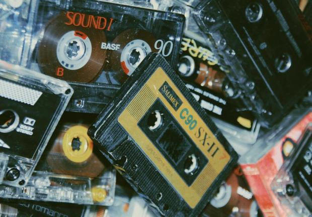Cassettes de música y películas en VHS fueron el entretenimiento de infancia y adolescencia de los llamados millennials geriátricos