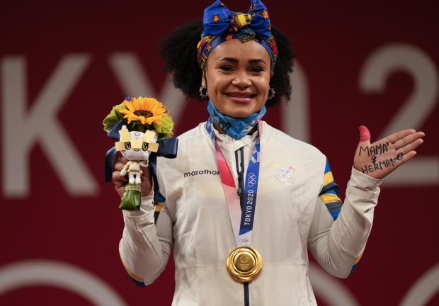 Ecuatoriana dedica medalla a su familia