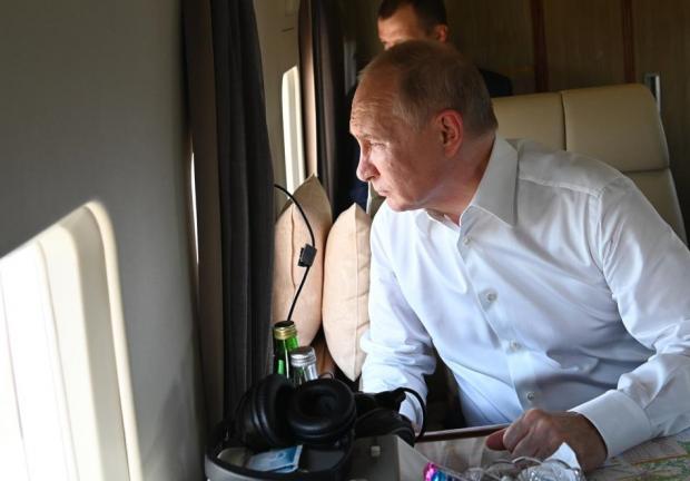 El Presidente ruso, Vladimir Putin, sobrevoló en helicóptero la región de Chelyabinsk.