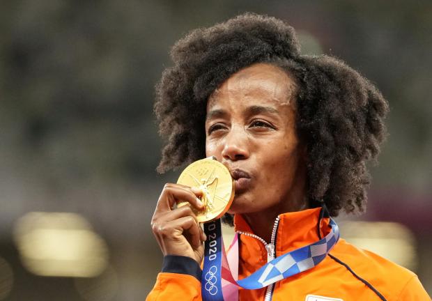 SIFAN HASSAN
País: Países Bajos
Disciplina: Atletismo
Logros: Oro en 5 mil metros planos, oro en 10 mil metros planosy bronce en 1,500 metros planos
