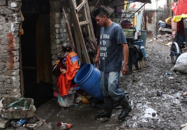 familias de escasos recursos han sido afectadas por las intensas lluvias; en mayo pasado, en Ixtapaluca, las inundaciones diezmaron los hogares de decenas de personas.