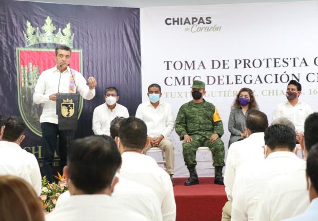 El gobernador Rutilio Escandón asistió a la toma de protesta del nuevo Comité Directivo de la Cámara Mexicana de la Industria de la Construcción, Delegación Chiapas.