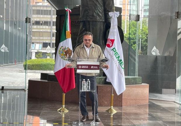 El director de Pemex, Octavio Romero, confirmó el fallecimiento de 5 personas, 6 lesionados y 2 desaparecidos tras la explosión en la plataforma Kú-Alfa