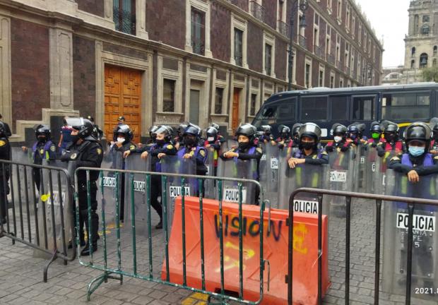 Los profesores de la disidencia magisterial fueron bloqueados por la policía capitalina