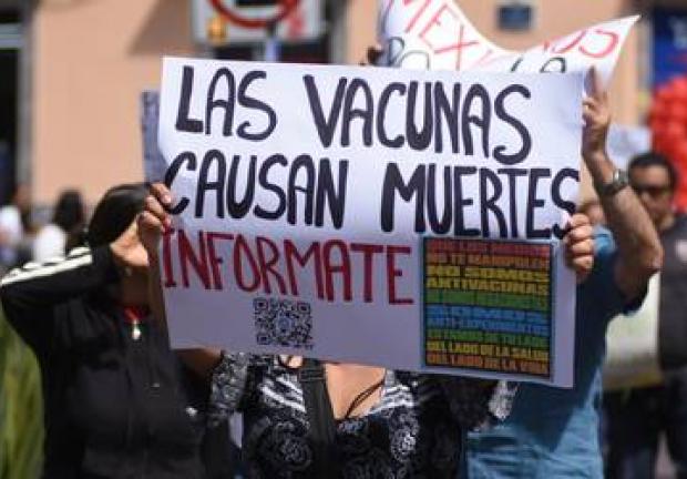 En Querétaro, ciudadanos se oponen a recibir la vacuna y a usar cubrebocas