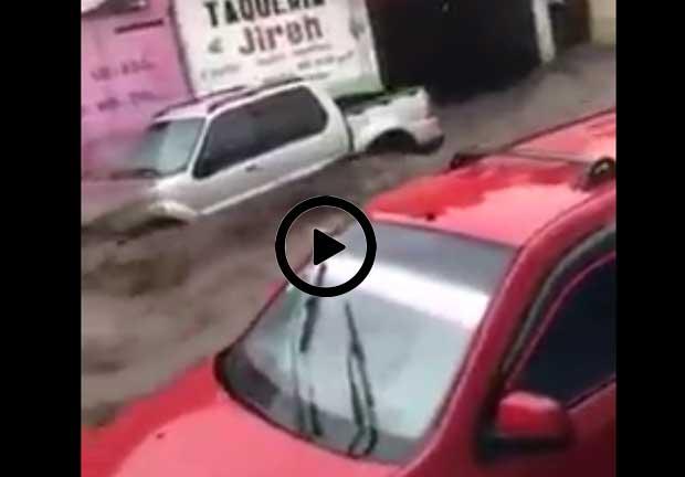 Inundaciones en Ecatepec arrastraron vehículos automotores