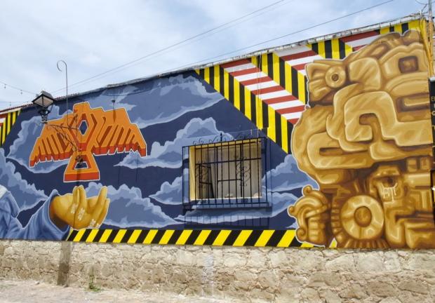 El mural "Nuestro sol se ha ido", de la artista Rolande Souliere y el colectivo Tlacolulokos