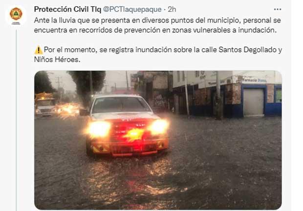 La imagen muestra la inundación generada sobre la calle Santos Degollado y Niños Héroes.