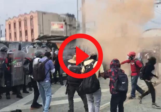 A las 18:37 horas se registró un segundo enfrentamiento en las calles Donceles y Tacuba.