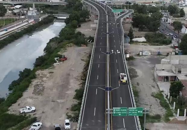 A partir de esta administración se llevó a cabo más del 85 por ciento de la nueva autopista urbana “Siervo de la Nación”.