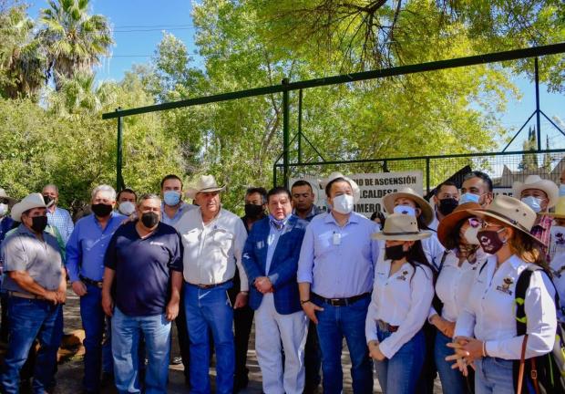 Agricultores de la zona centro y sur del estado de Chihuahua entregaron las instalaciones de la presa La Boquilla