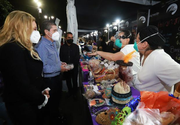 La Feria del Pan de Muerto y el Chocolate se lleva a cabo hasta el martes 2 de noviembre