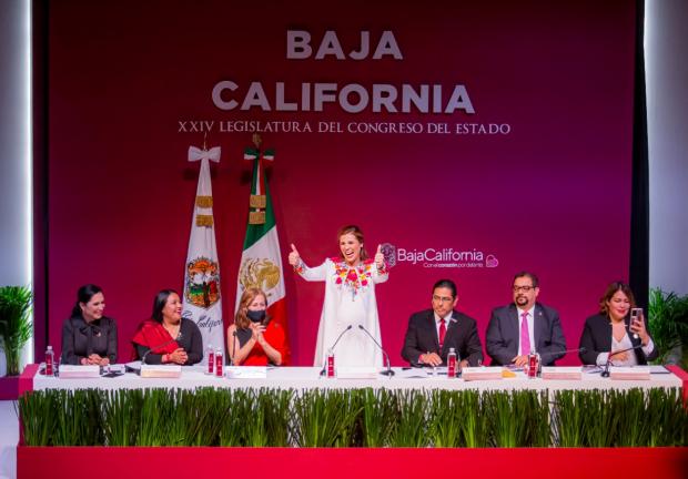 Marina del Pilar rinde protesta como gobernadora de Baja California