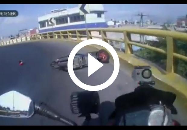 Video del accidente de motociclistas.