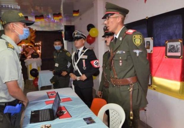 La escuela de Policía pidió disculpas por los uniformes de nazis, Hitler y la simbología