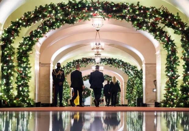 Hay más de 10 mil adornos navideños en la Casa Blanca