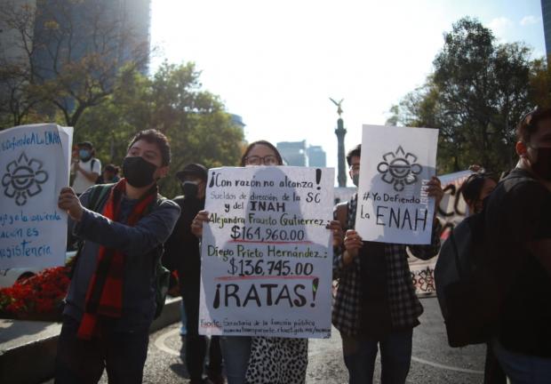 Estudiantes de la ENAH cierran Paseo de la Reforma