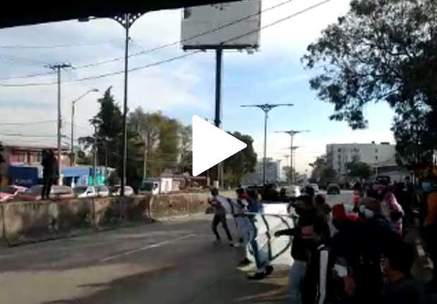 Se registra bloqueo de la carretera federal Mexico-Toluca por estudiantes del CIDE