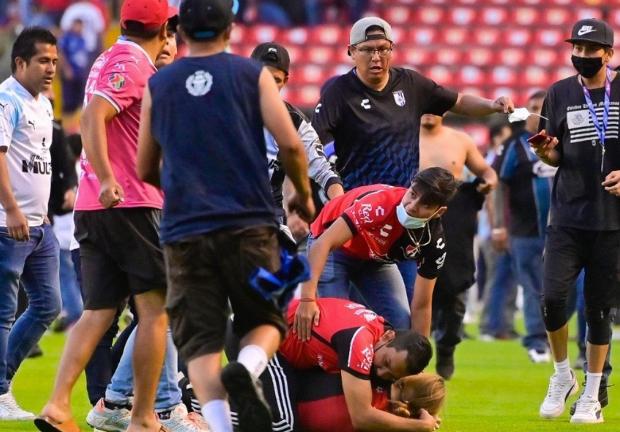 Violencia en el partido Querétaro contra Atlas.