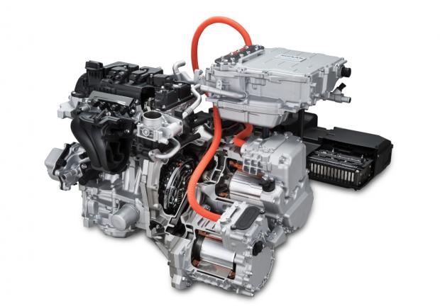 El sistema de Nissan e-POWER está formado por una batería de alto rendimiento y por la motorización integrada en el motor de gasolina, el generador eléctrico, el inversor y un motor.