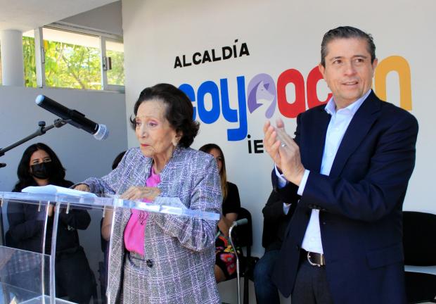 Ifigenia Martínez en inauguración del Centro Integral de Atención a la Mujer Coyoacanense en su honor.