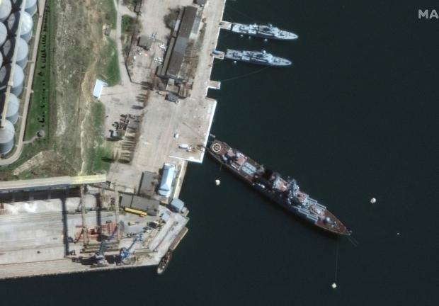 Imagen satelital del crucero de misiles guiados Moskva de la Armada rusa en el puerto en Sebastopol, Crimea.
