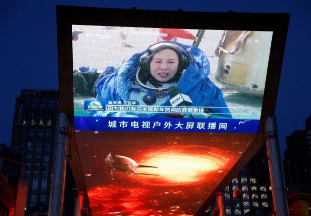 Astronauta china, Wang Yaping, hablando con los medios de su país.