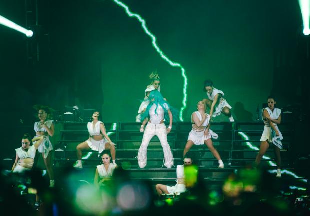 La cantante colombiana Karol G hizo vibrar la Arena Ciudad de México; fans interpretaron a "todo pulmón" sus canciones.