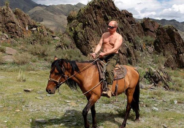 El presidente ruso, Vladimir Putin montando a caballo.