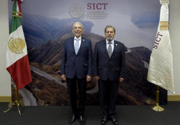 Jorge Arganis Díaz Leal, titular de la SICT da la bienvenida al nuevo director del AICM.