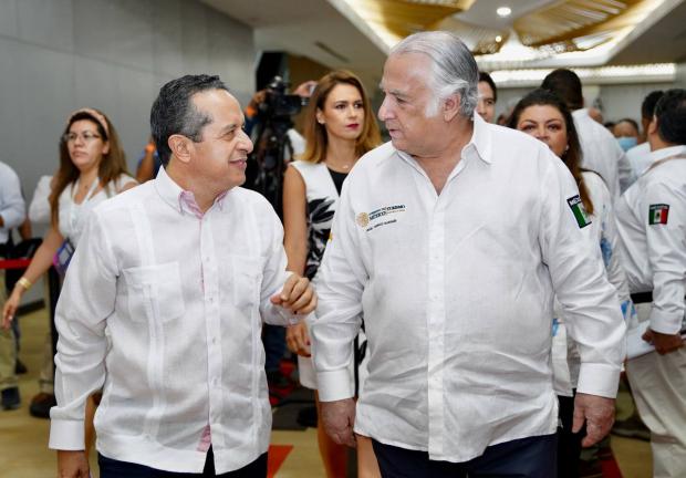 Gobernador Carlos Joaquín, durante la Expo Inmobiliaria Quintana Roo "Cancún Investment Summit 2022" que por primera vez se unió a la Expo de Construcción Deconarq 2022