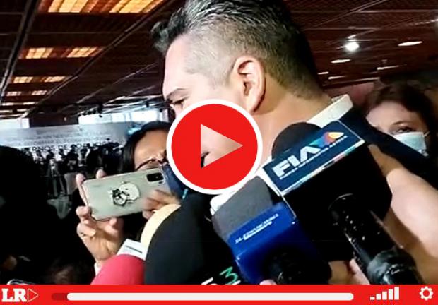 Alejandro Moreno en entrevista con medios de comunicación.