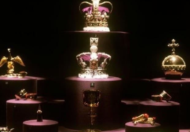 La Corona de San Eduardo, el Orbe del Soberano, el Anillo de la Dignidad Real, son algunas de las joyas que se usarán en la coronación del nuevo rey de Inglaterra, Carlos III