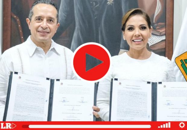 Mara Lezama firma el Acta de Entrega - Recepción de la Administración del Estado de Quintana Roo con Carlos Joaquín González, gobernador saliente.