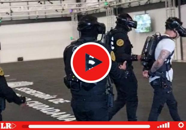 Demostración de entrenamiento de policías de CDMX con realidad virtual.