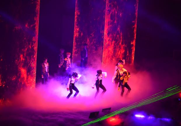 Super Junior en el escenario de la Arena CDMX