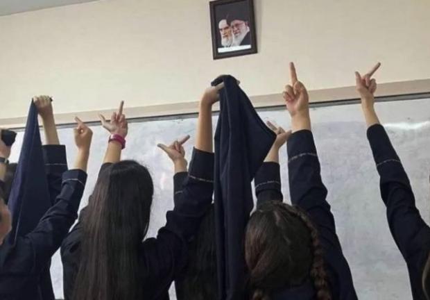Muchas de las niñas protestaron en sus escuelas tras la muerte de Mahsa Amini.